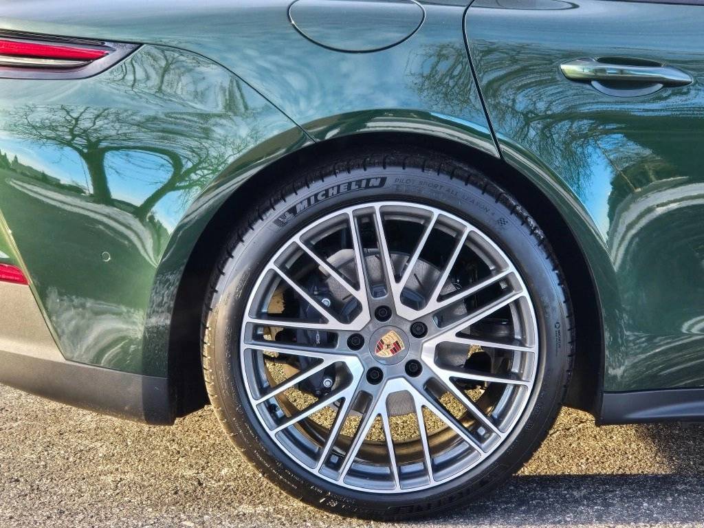 2026 Porsche Panamera 4