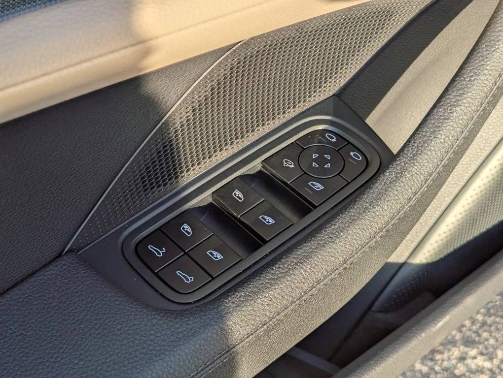 2026 Porsche Panamera 4