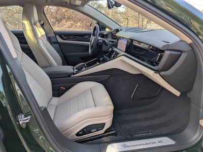 2026 Porsche Panamera 4
