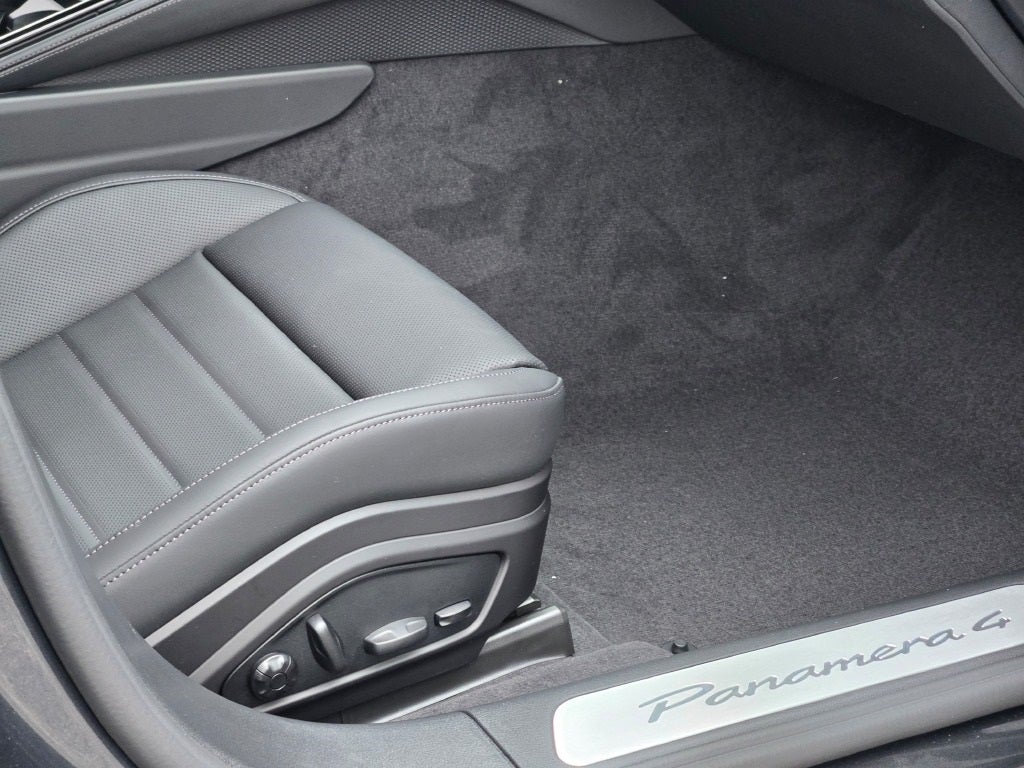 2026 Porsche Panamera 4