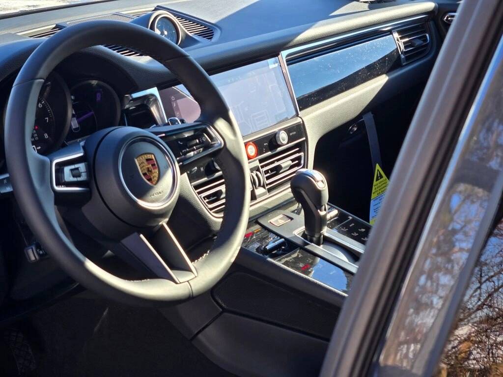 2026 Porsche Macan Base