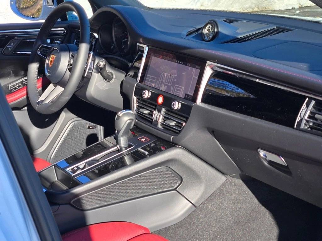 2026 Porsche Macan Base