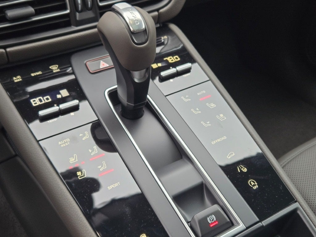 2026 Porsche Macan Base