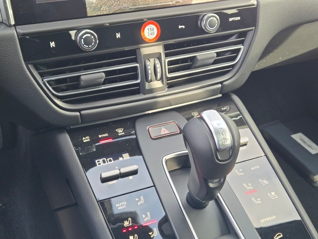 2026 Porsche Macan Base