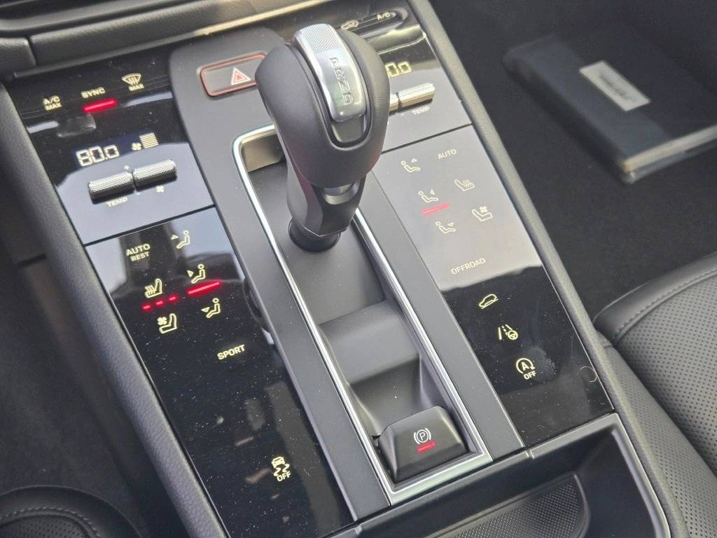 2026 Porsche Macan Base