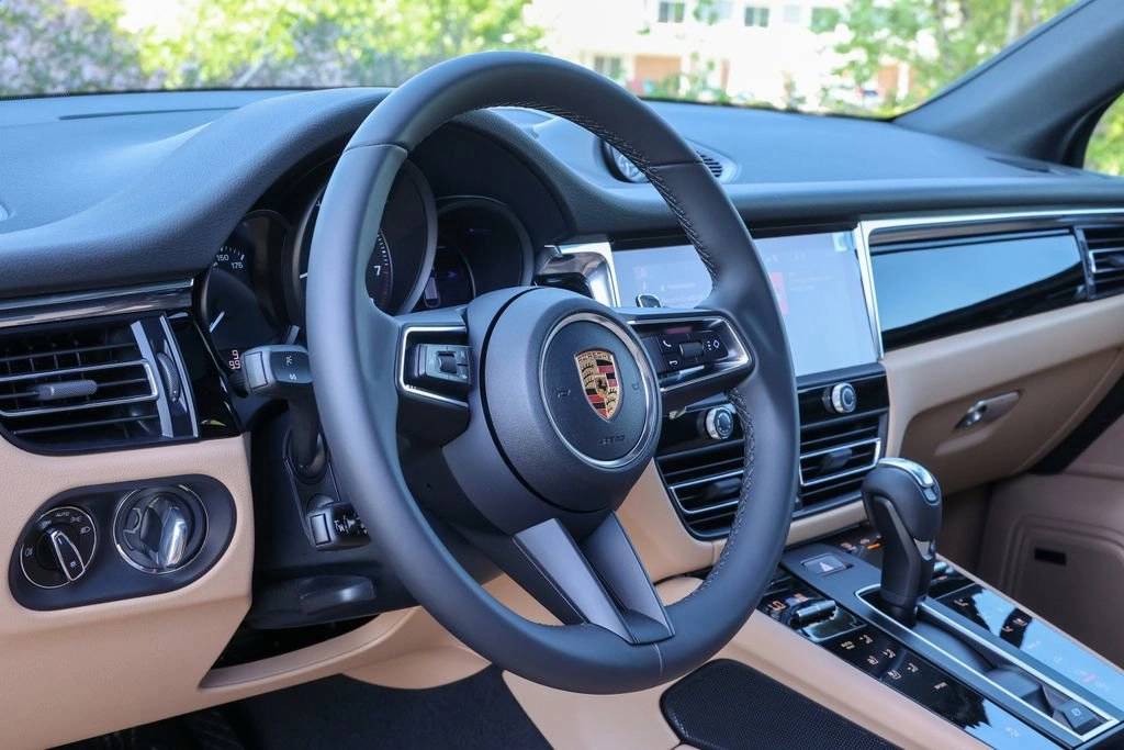 2026 Porsche Macan Base