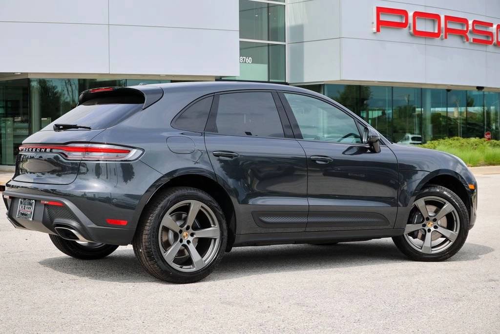 2026 Porsche Macan Base