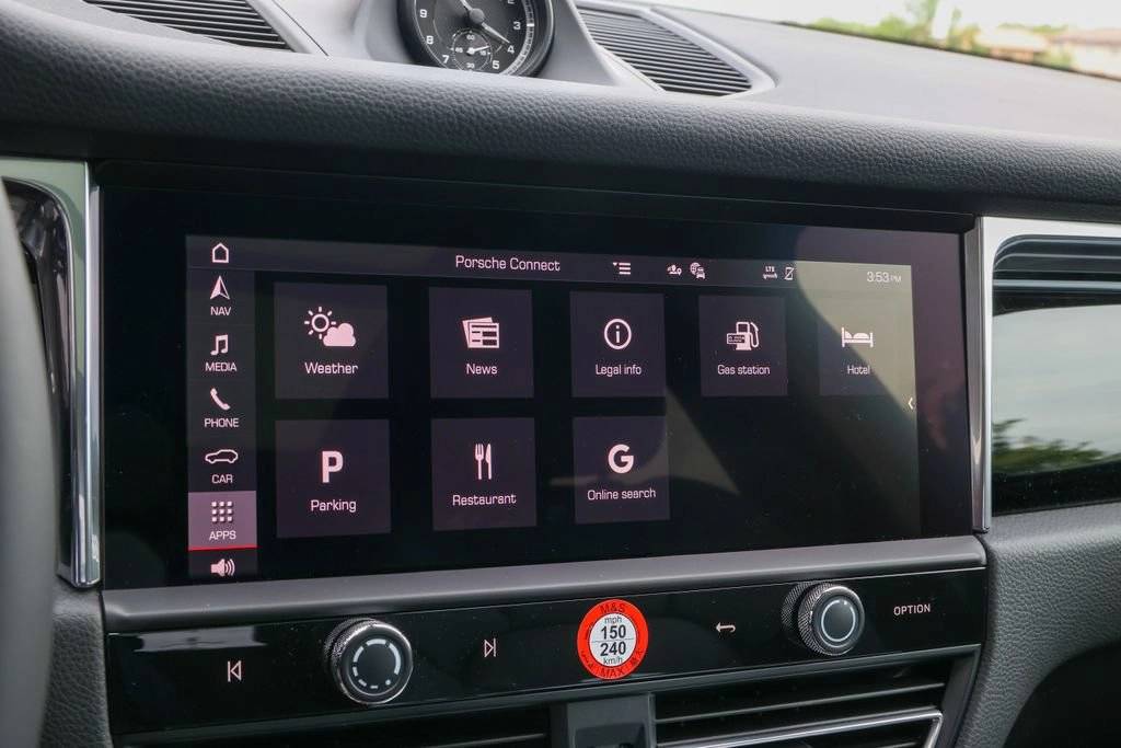 2026 Porsche Macan Base