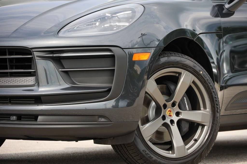 2026 Porsche Macan Base