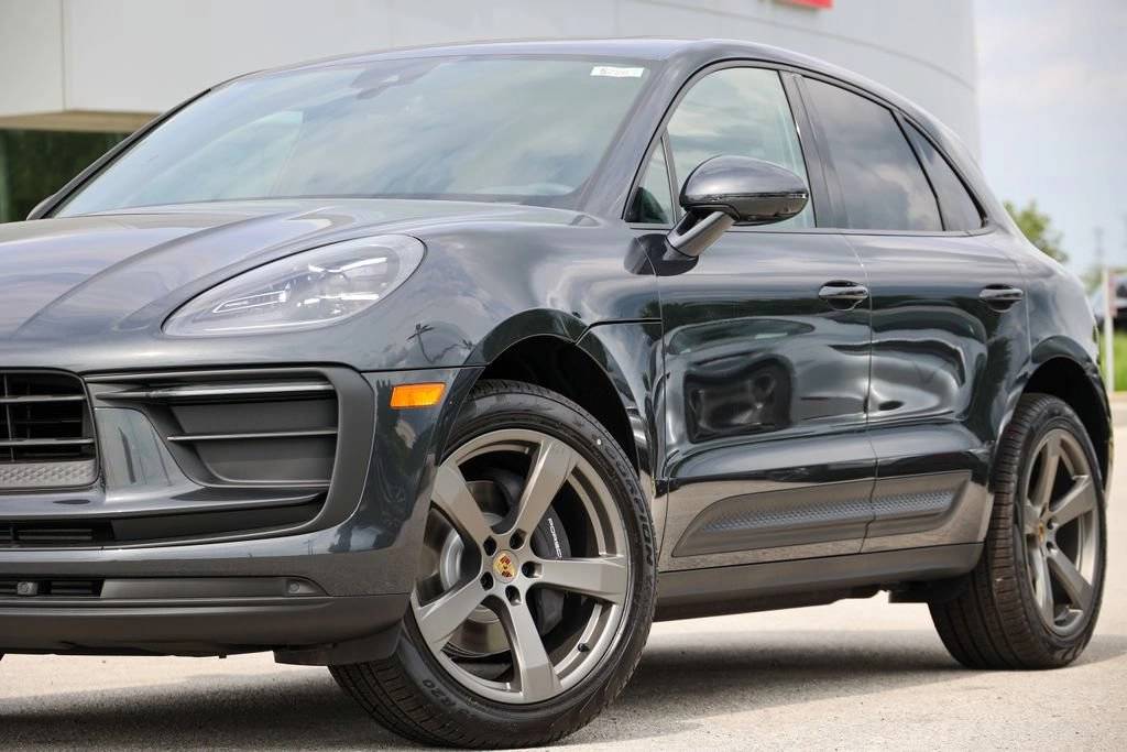 2026 Porsche Macan Base