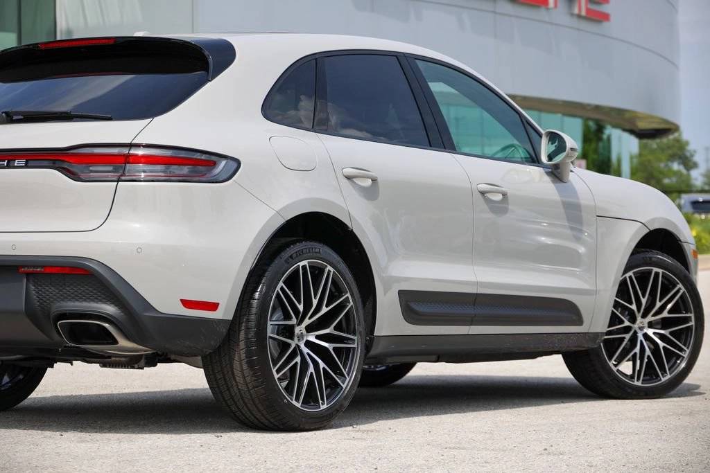 2026 Porsche Macan Base