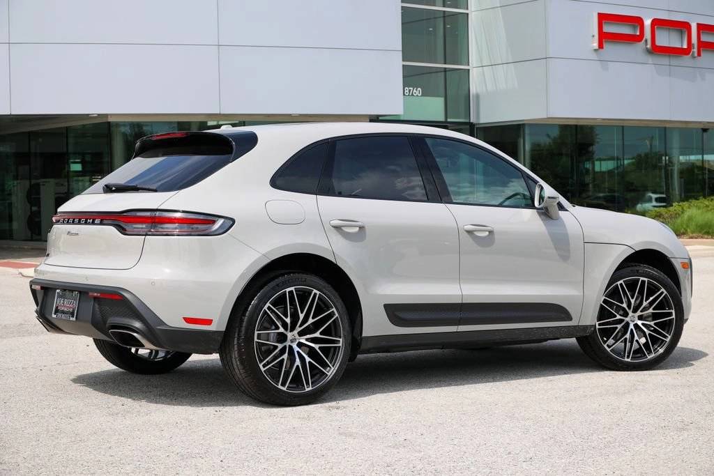 2026 Porsche Macan Base