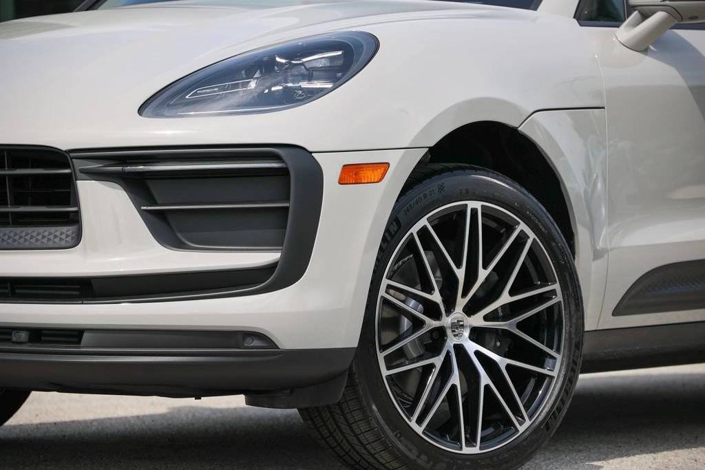 2026 Porsche Macan Base