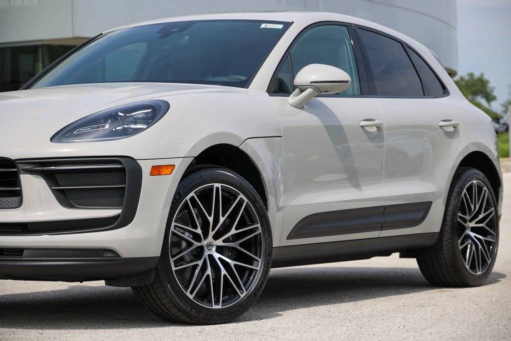 2026 Porsche Macan Base