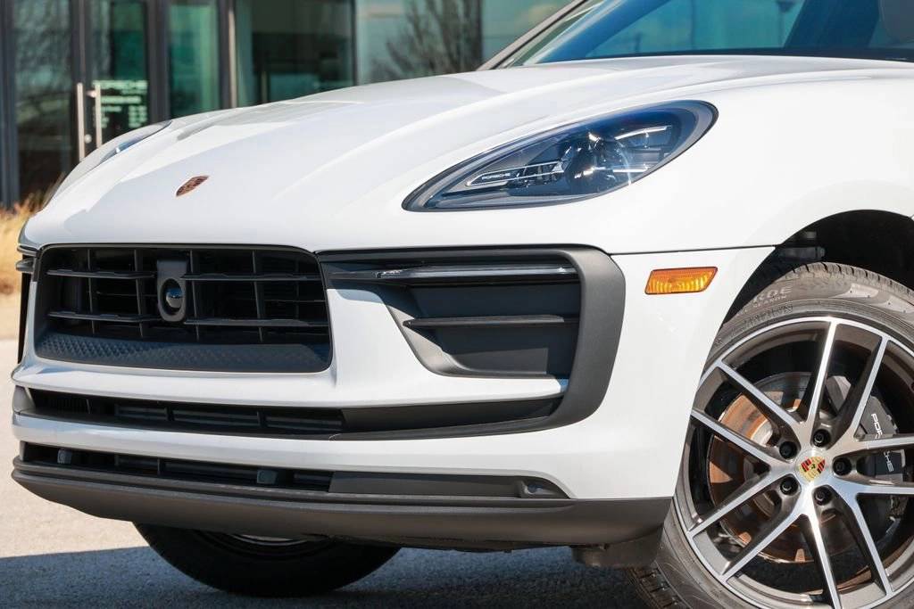 2026 Porsche Macan Base