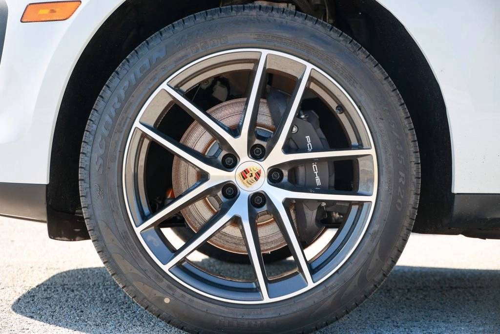 2026 Porsche Macan Base