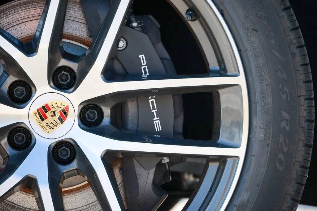 2026 Porsche Macan Base