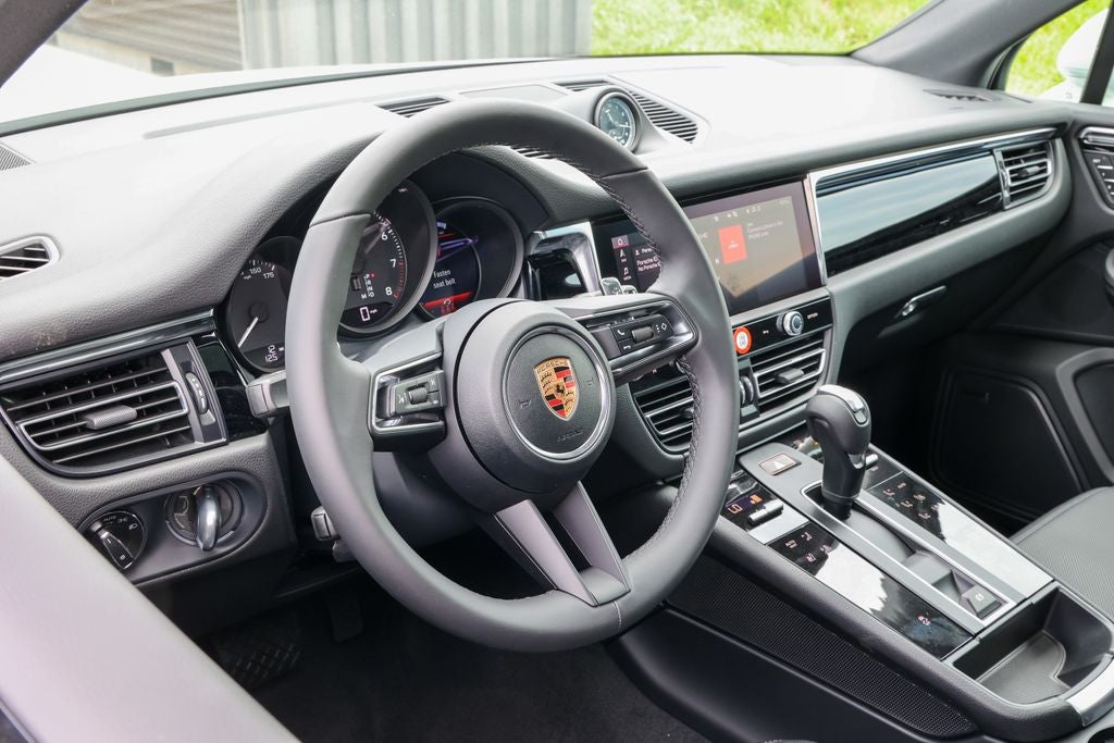 2026 Porsche Macan Base