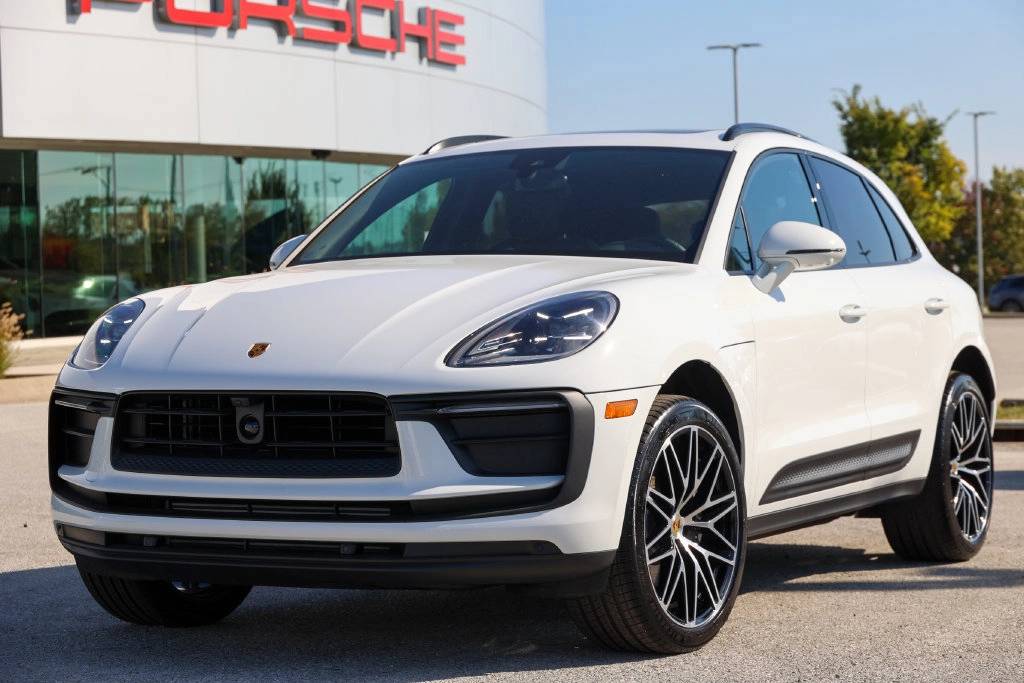 2026 Porsche Macan Base