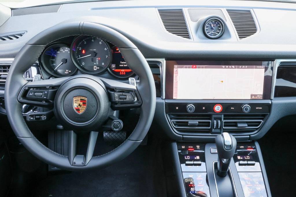 2026 Porsche Macan Base