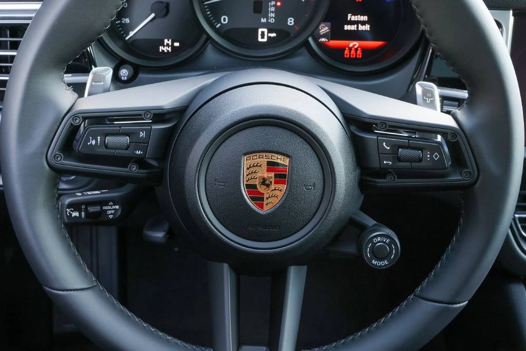 2026 Porsche Macan Base