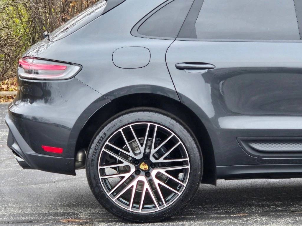 2026 Porsche Macan Base