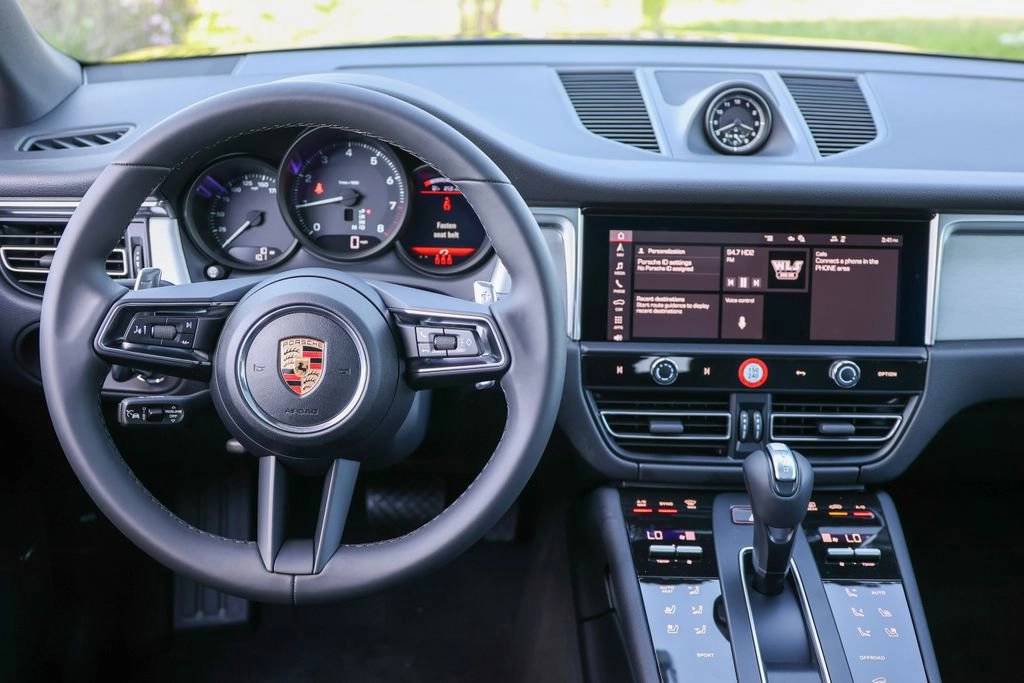 2026 Porsche Macan Base
