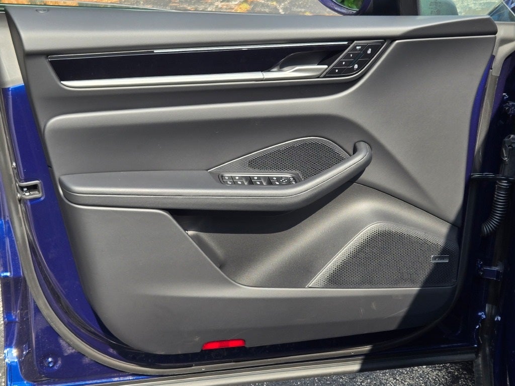 2025 Porsche Macan Electric 4