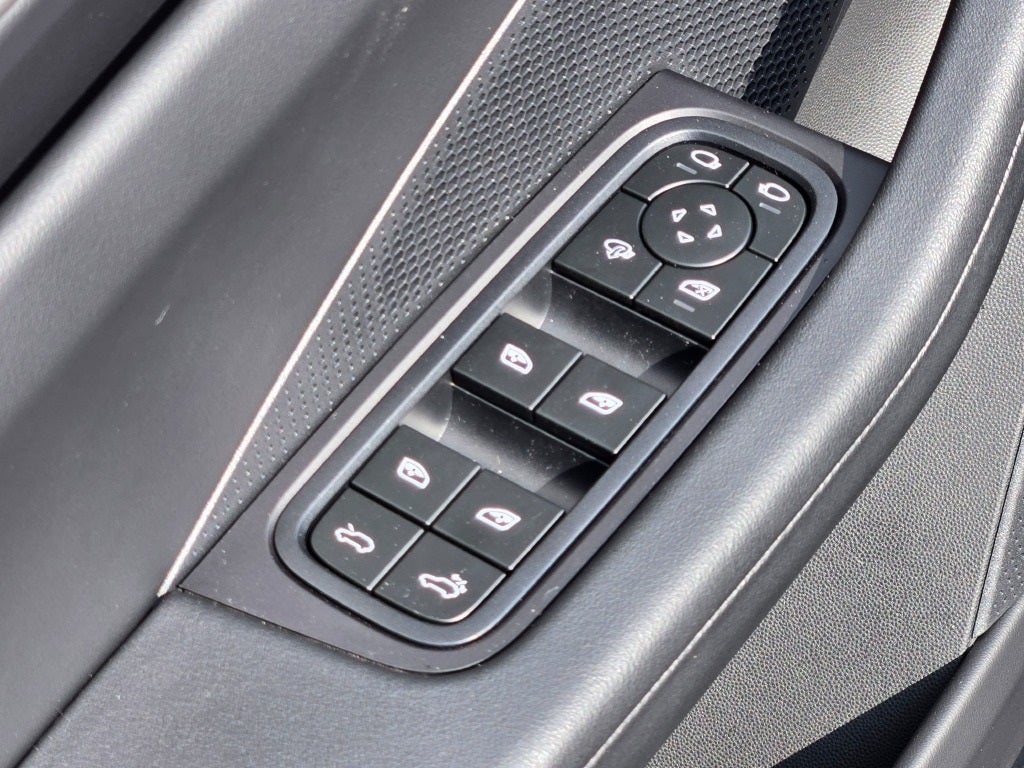 2025 Porsche Macan Electric 4