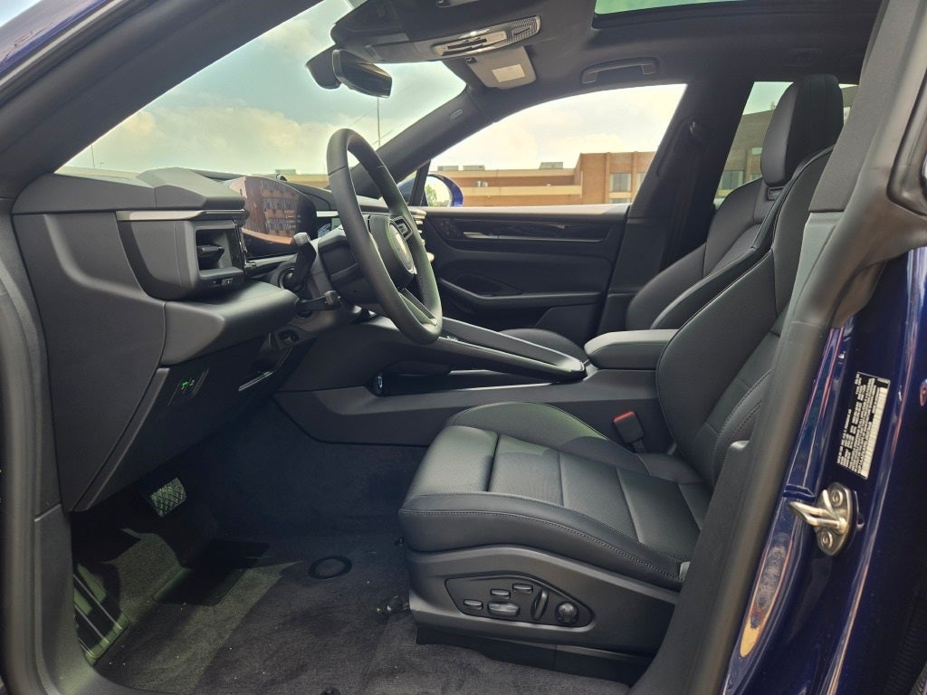 2025 Porsche Macan Electric 4