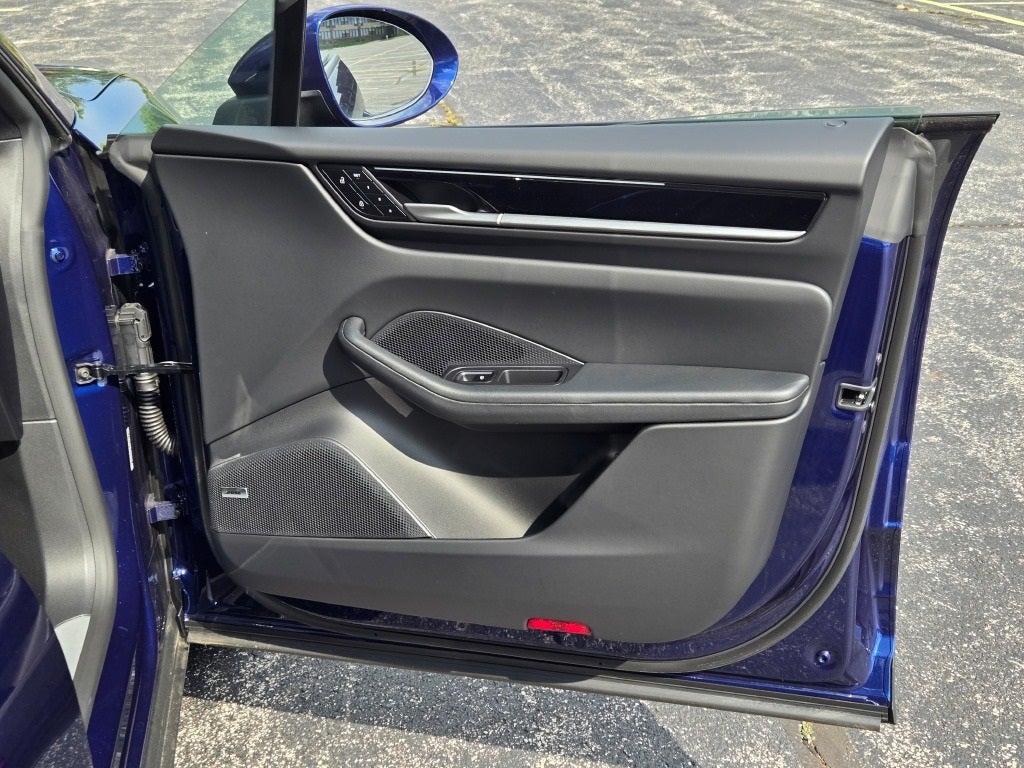 2025 Porsche Macan Electric 4