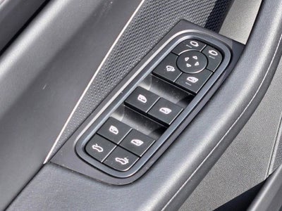 2025 Porsche Macan Electric 4