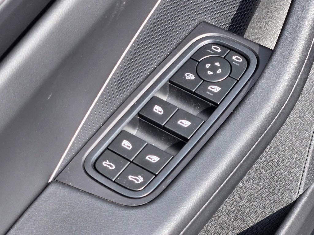 2025 Porsche Macan Electric 4