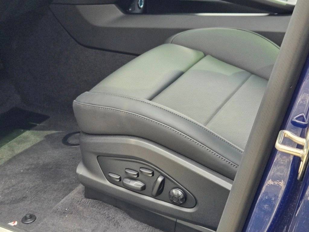 2025 Porsche Macan Electric 4