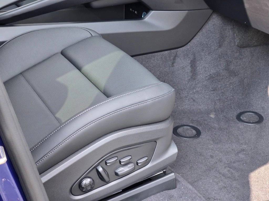 2025 Porsche Macan Electric 4