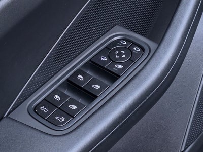 2025 Porsche Macan Electric 4S