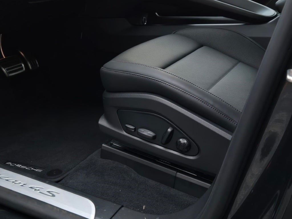 2025 Porsche Macan Electric 4S