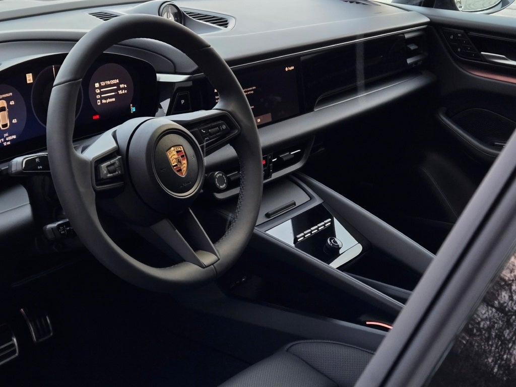 2025 Porsche Macan Electric 4S