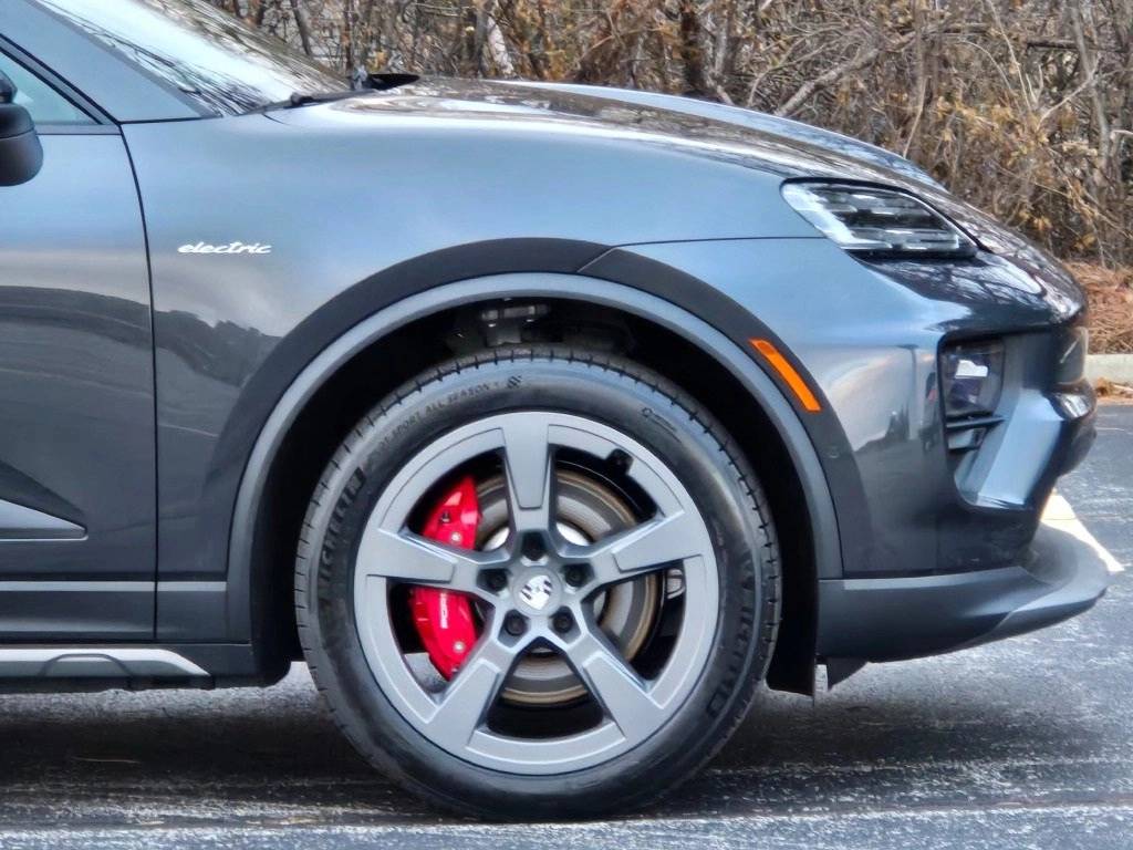 2025 Porsche Macan Electric 4S