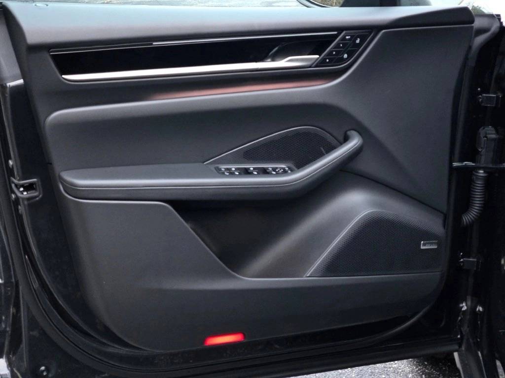 2025 Porsche Macan Electric 4S