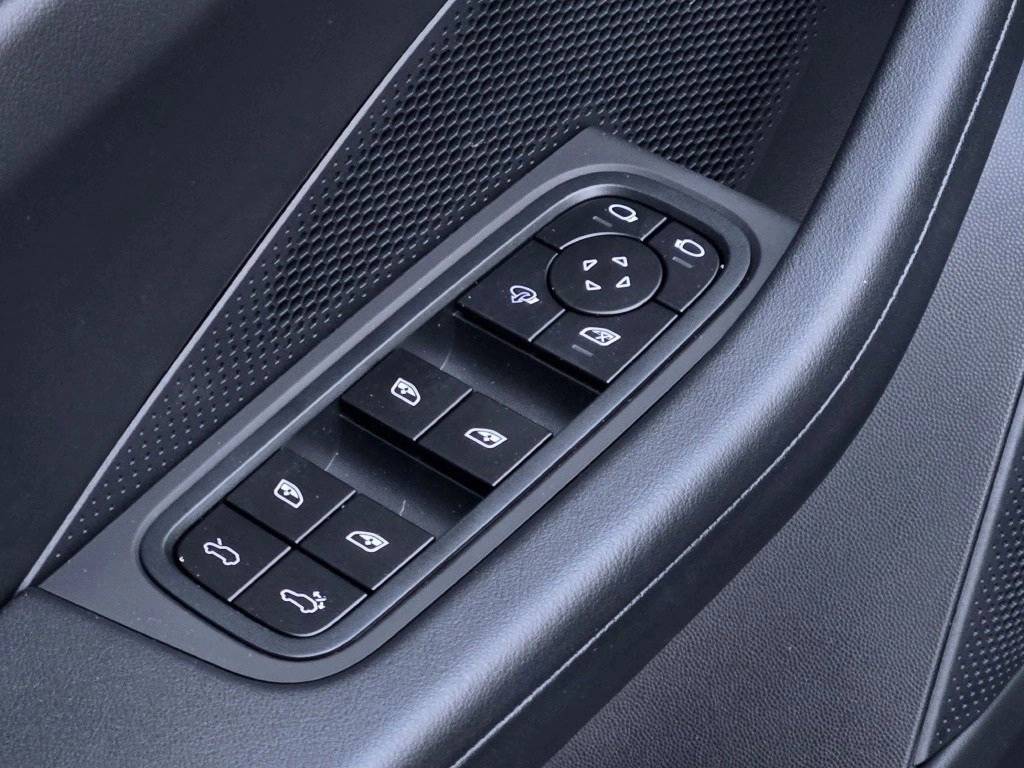 2025 Porsche Macan Electric 4S