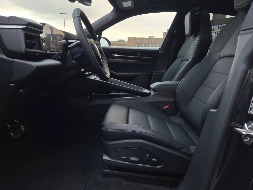 2025 Porsche Macan Electric 4S