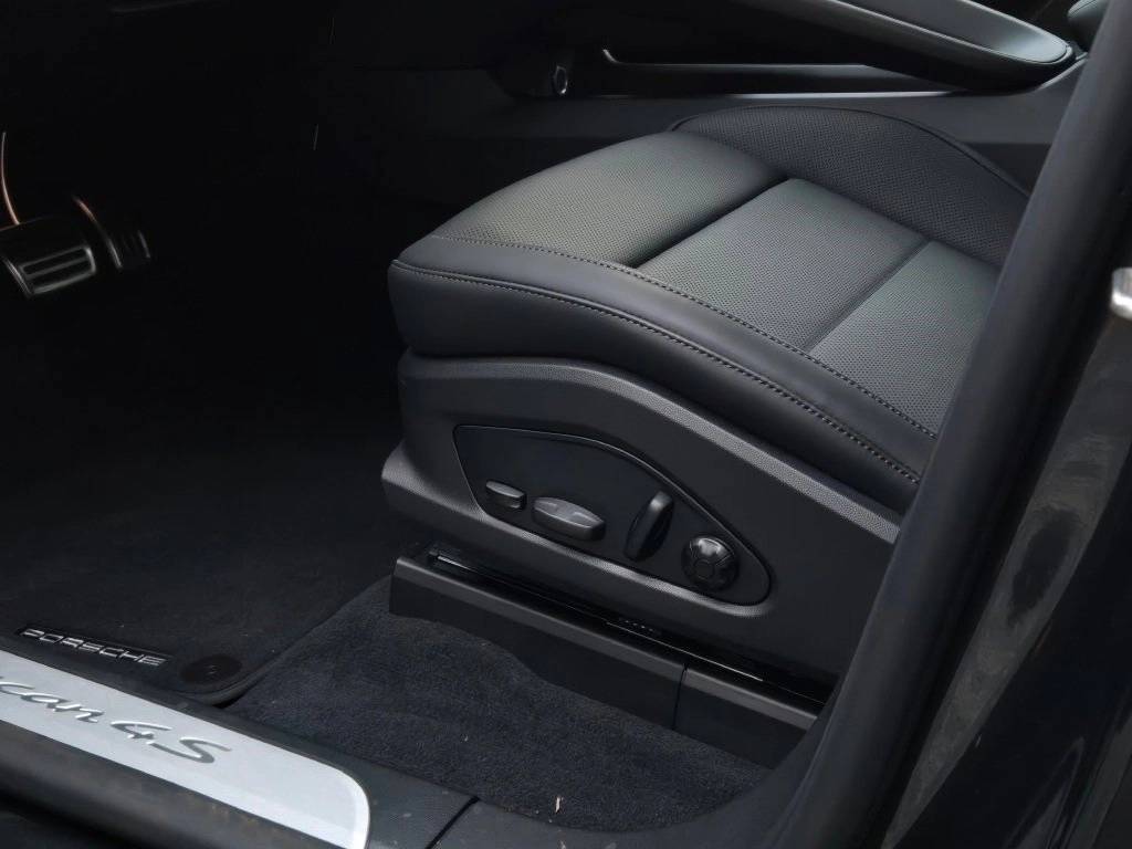 2025 Porsche Macan Electric 4S