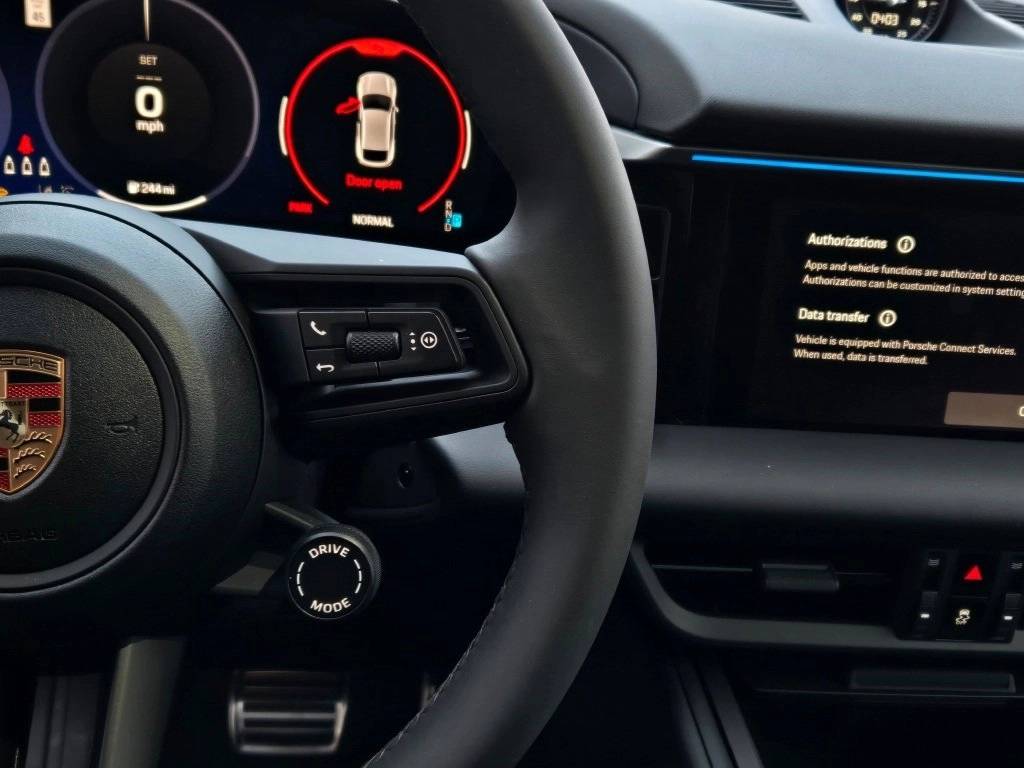 2025 Porsche Macan Electric 4S