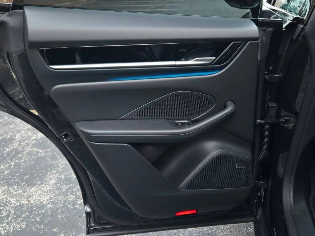 2025 Porsche Macan Electric 4S