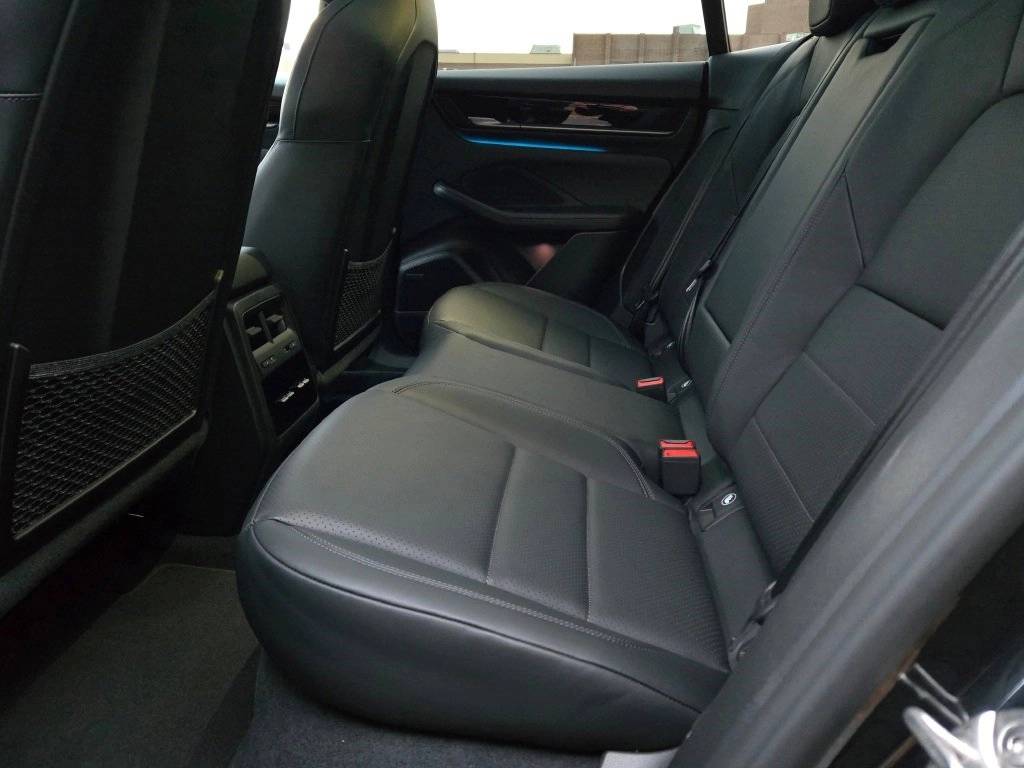 2025 Porsche Macan Electric 4S