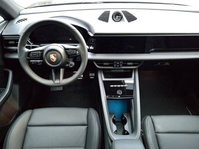 2025 Porsche Macan Electric 4S