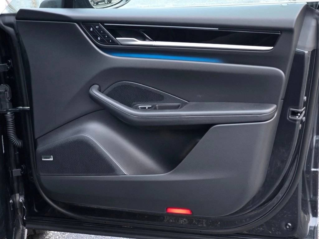 2025 Porsche Macan Electric 4S