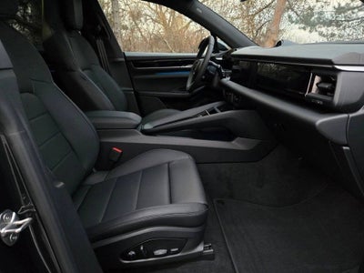 2025 Porsche Macan Electric 4S