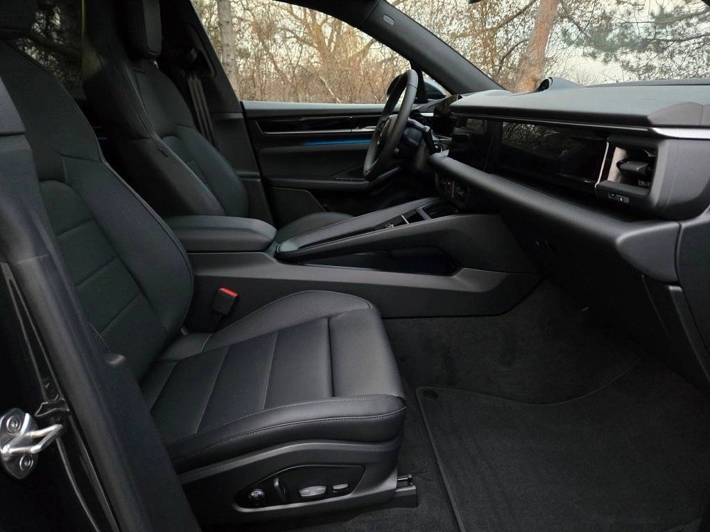 2025 Porsche Macan Electric 4S